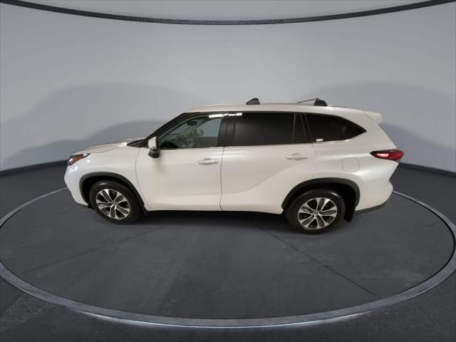 used 2022 Toyota Highlander car, priced at $33,007