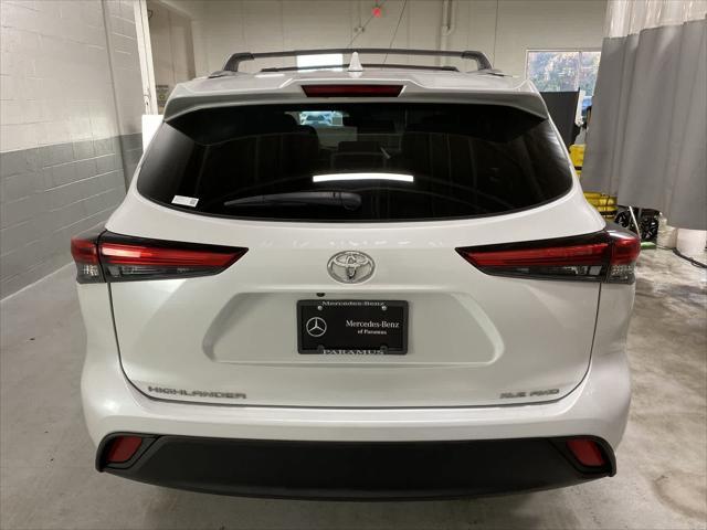 used 2022 Toyota Highlander car, priced at $33,007