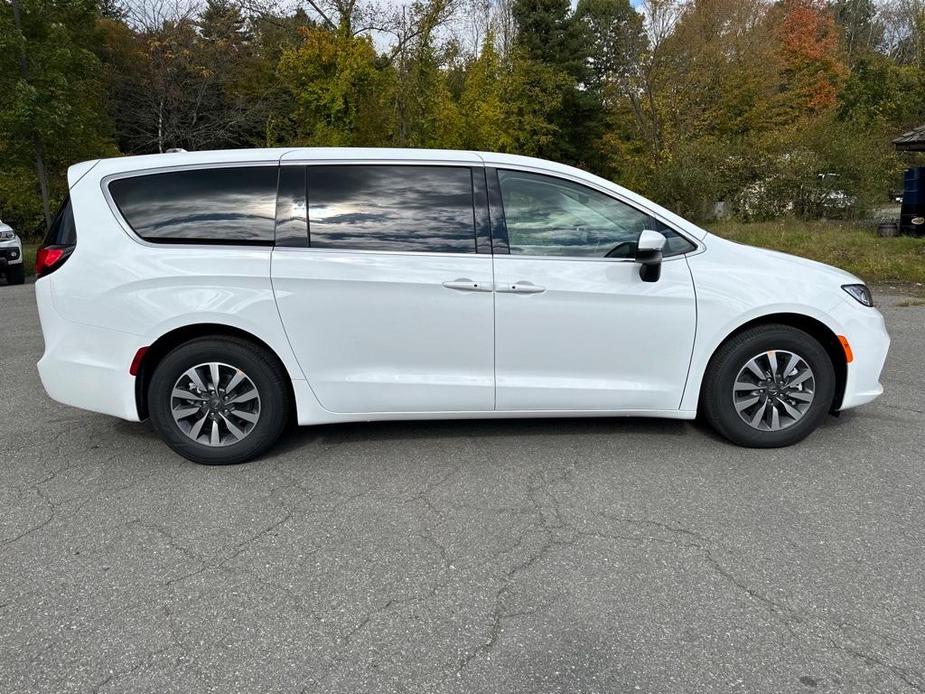 new 2023 Chrysler Pacifica Hybrid car, priced at $39,995
