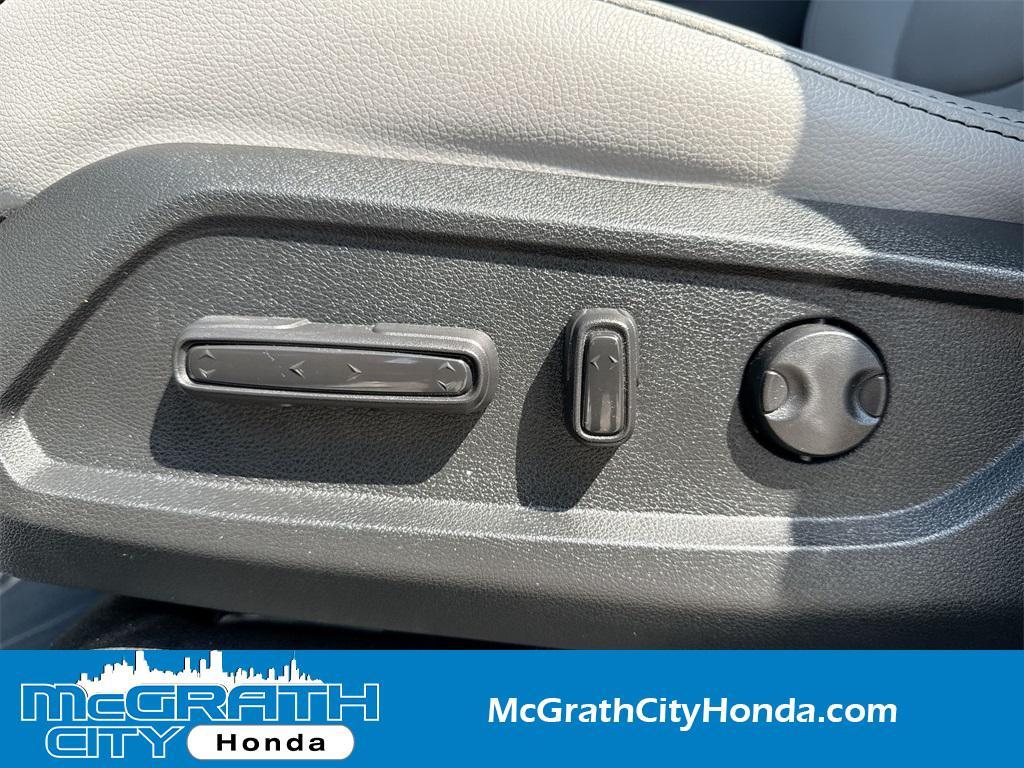 used 2025 Honda Pilot car, priced at $43,889