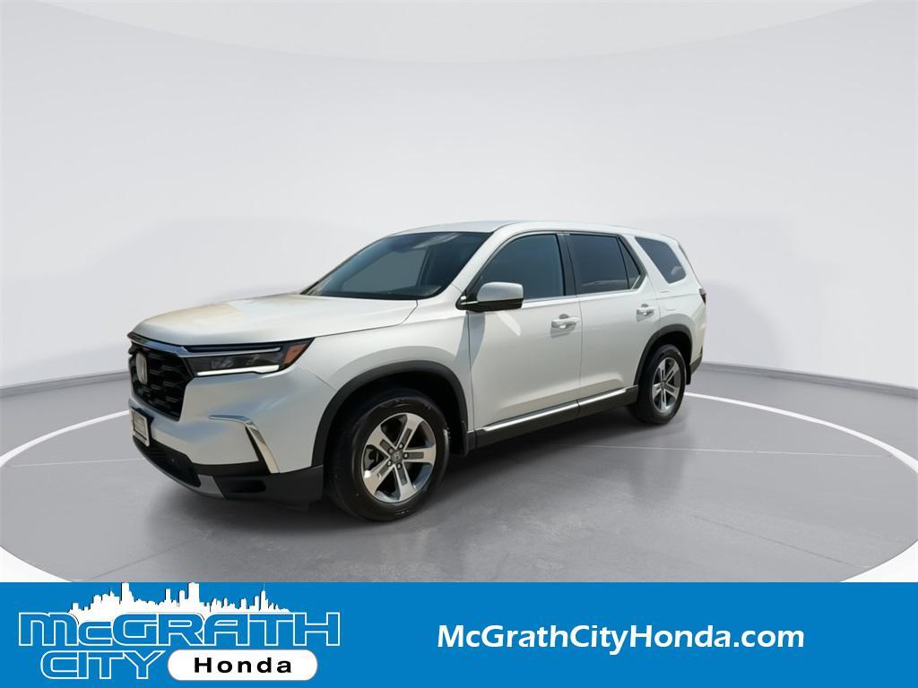 used 2025 Honda Pilot car, priced at $43,889
