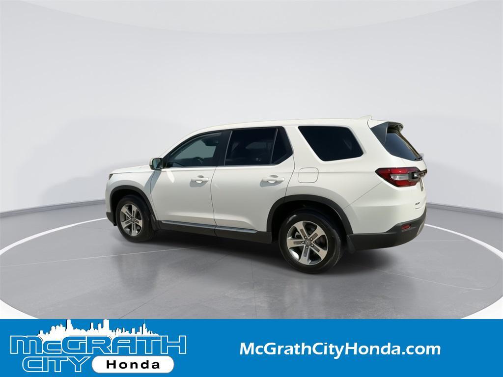 used 2025 Honda Pilot car, priced at $43,889