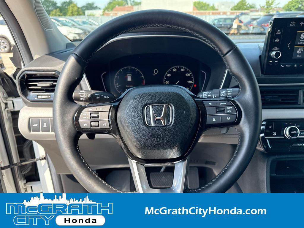 used 2025 Honda Pilot car, priced at $43,889