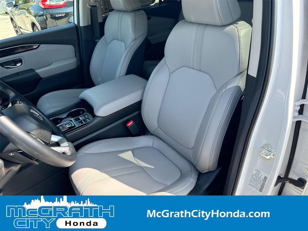 used 2025 Honda Pilot car, priced at $43,889
