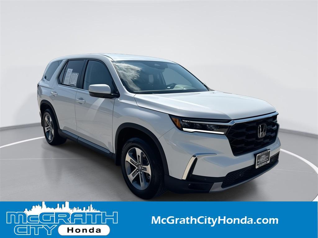 used 2025 Honda Pilot car, priced at $43,889