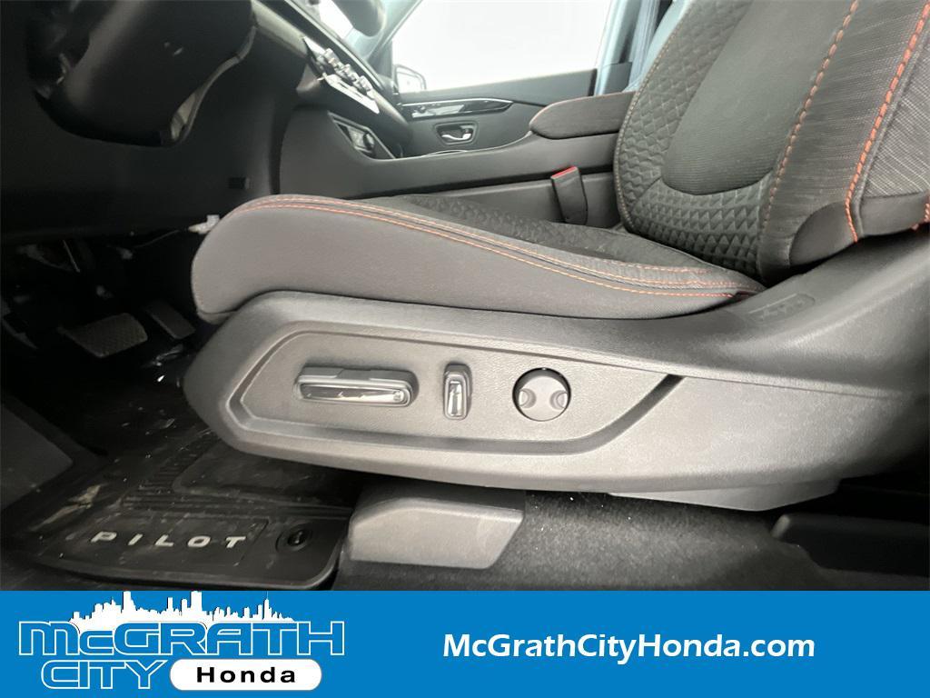 new 2025 Honda Pilot car, priced at $42,795