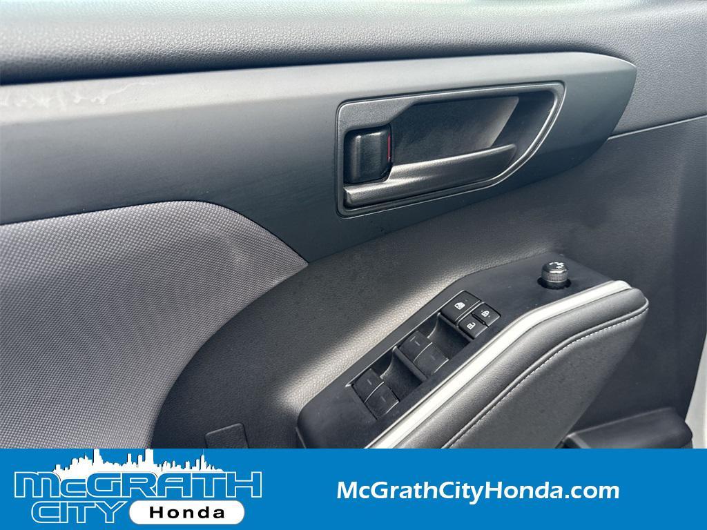 used 2023 Toyota Highlander car, priced at $29,562