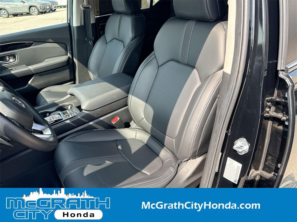 new 2025 Honda Pilot car, priced at $43,315