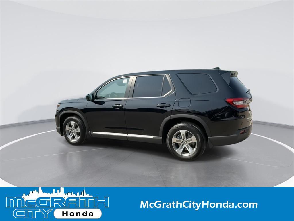new 2025 Honda Pilot car, priced at $43,315