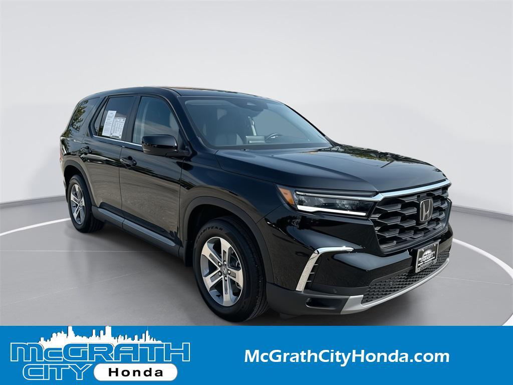 new 2025 Honda Pilot car, priced at $45,825