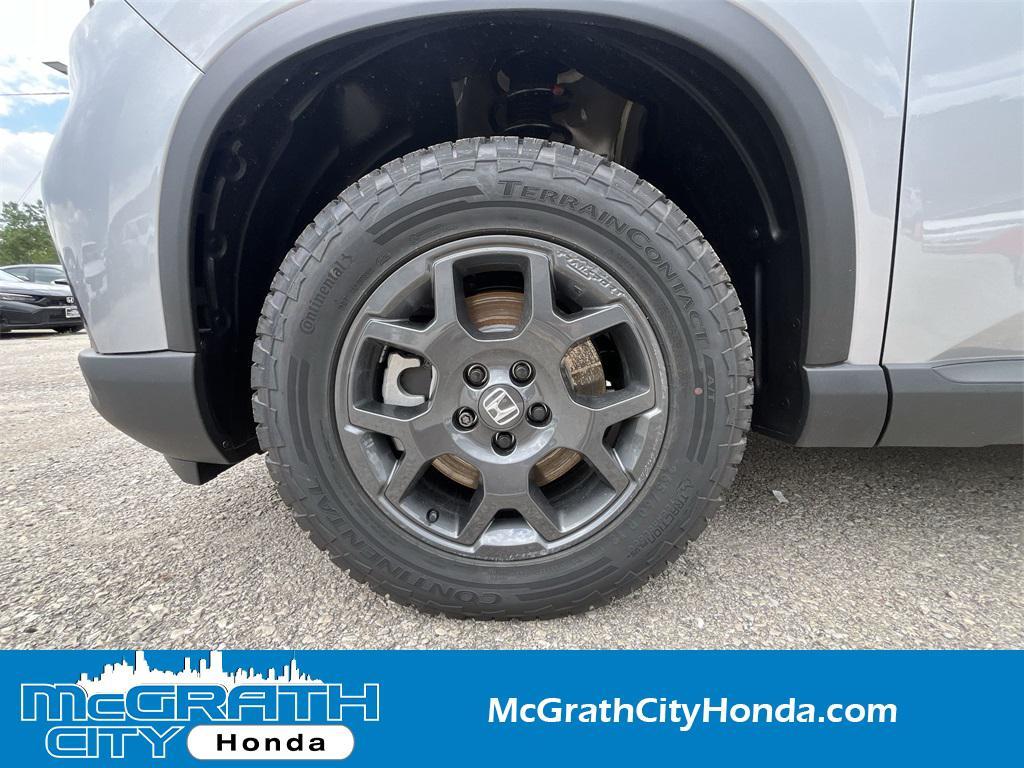 new 2025 Honda Pilot car, priced at $48,147