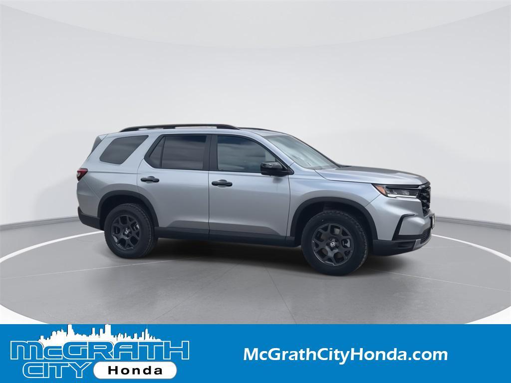 new 2025 Honda Pilot car, priced at $48,147