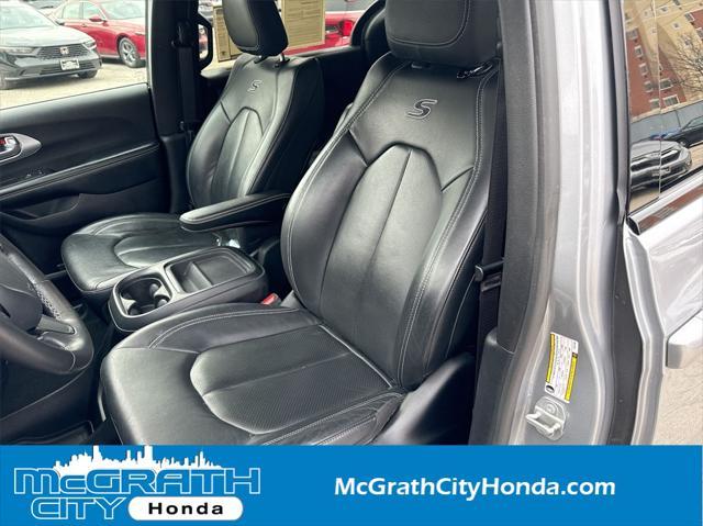 used 2020 Chrysler Pacifica Hybrid car, priced at $18,552