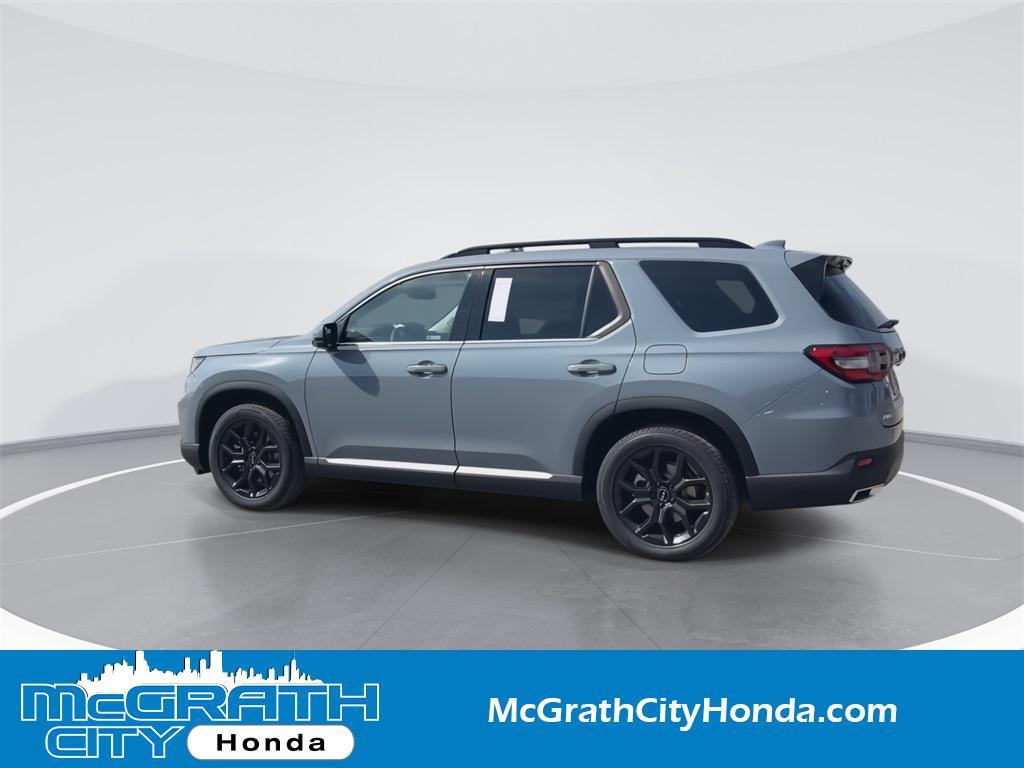 new 2025 Honda Pilot car, priced at $49,713