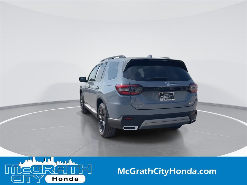 new 2025 Honda Pilot car, priced at $49,713