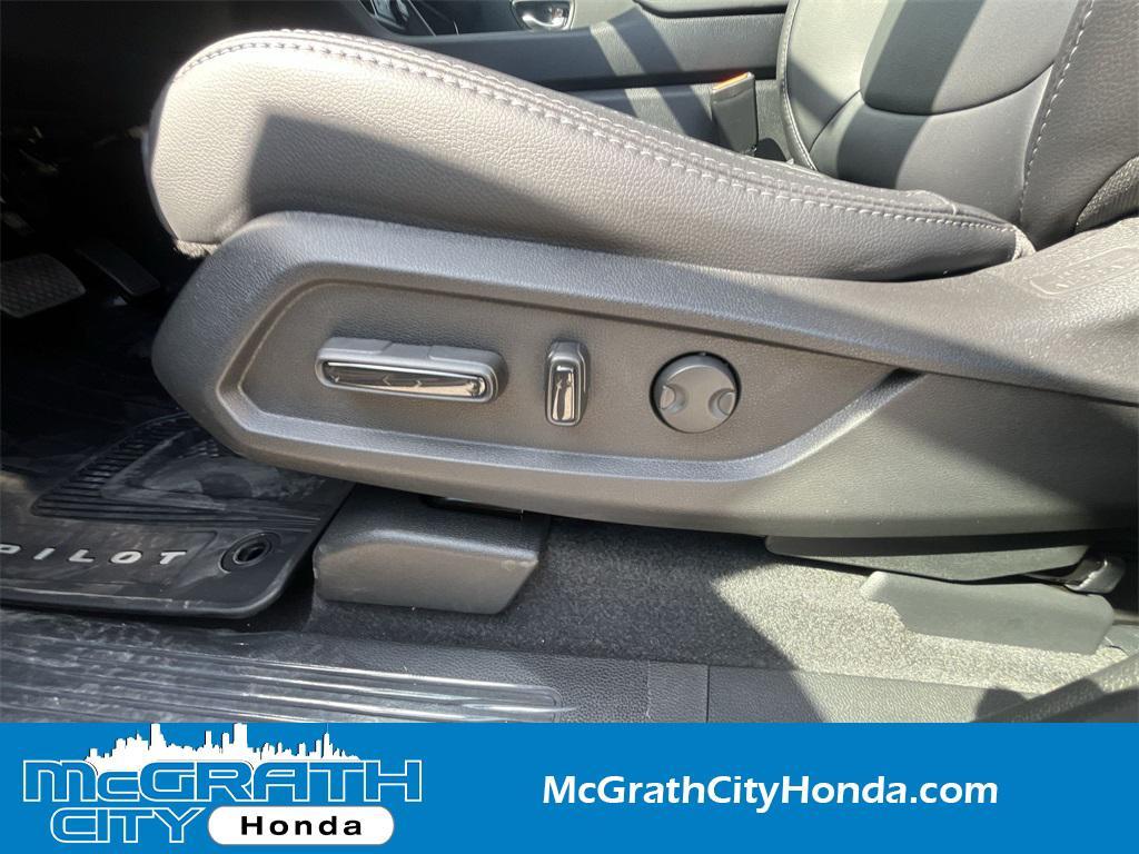 new 2025 Honda Pilot car, priced at $49,713