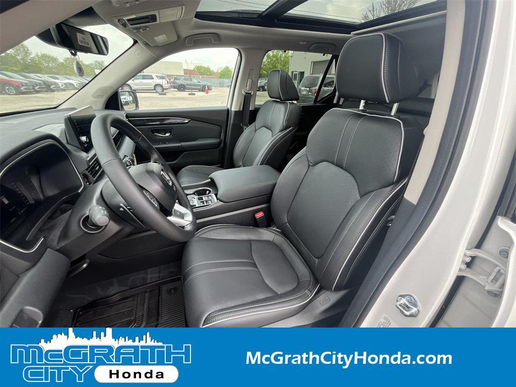 new 2025 Honda Pilot car, priced at $52,187