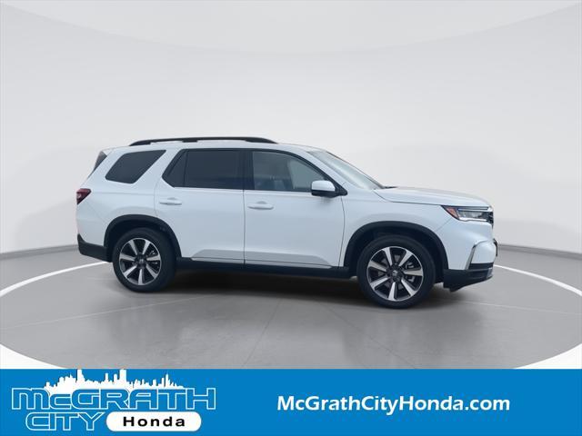 new 2025 Honda Pilot car, priced at $55,705