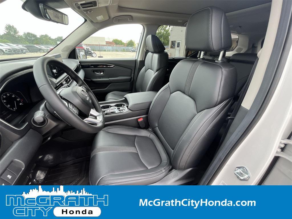 new 2025 Honda Pilot car, priced at $49,121