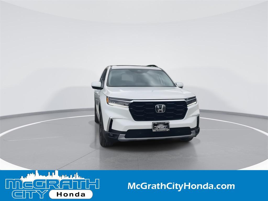 new 2025 Honda Pilot car, priced at $49,121
