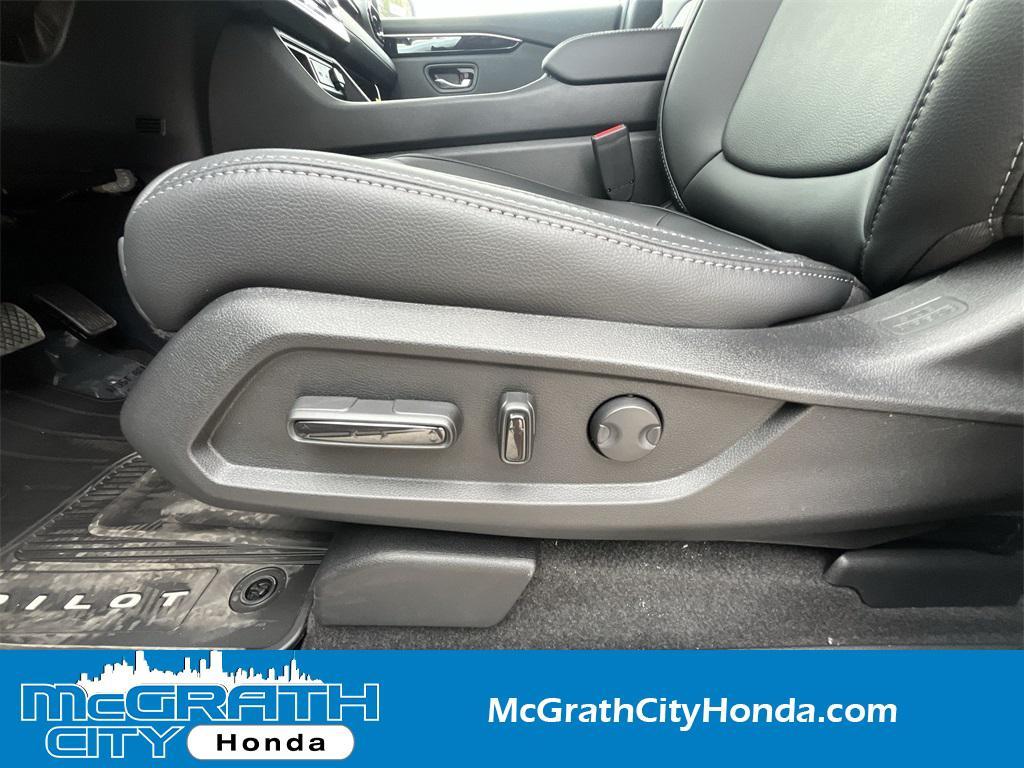 new 2025 Honda Pilot car, priced at $49,121