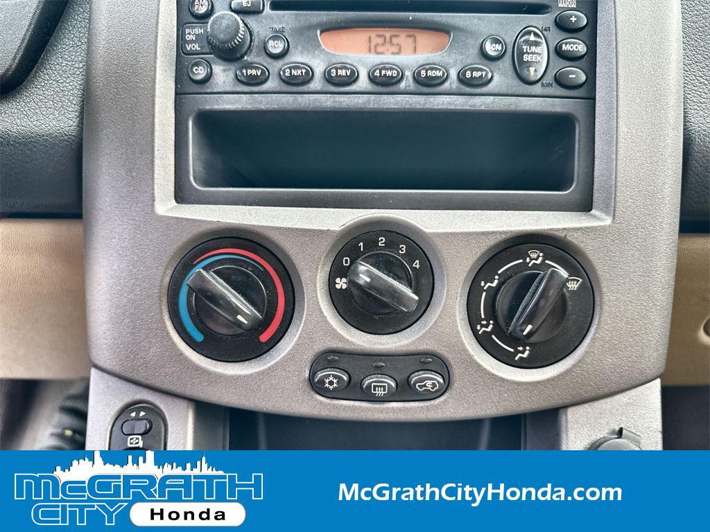 used 2005 Saturn Vue car, priced at $5,498