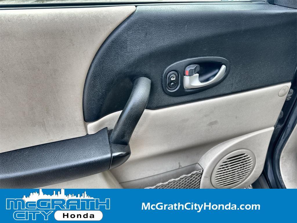 used 2005 Saturn Vue car, priced at $5,498