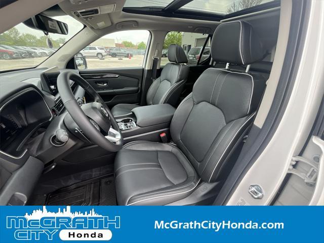new 2025 Honda Pilot car, priced at $54,705