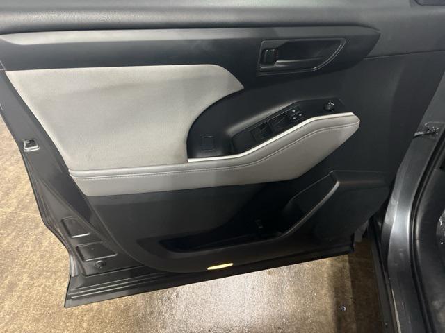 used 2021 Toyota Highlander car, priced at $26,495