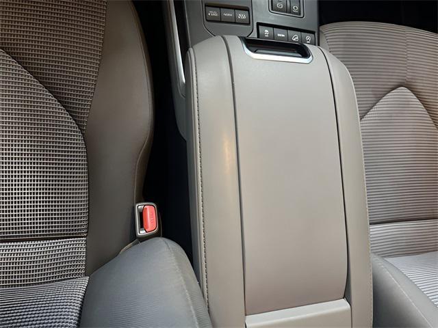 used 2021 Toyota Highlander car, priced at $25,999