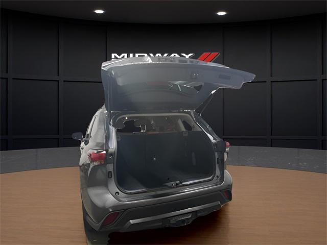 used 2021 Toyota Highlander car, priced at $25,999