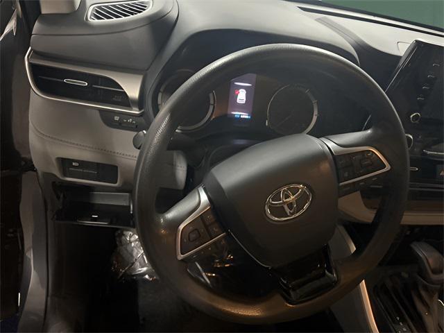 used 2021 Toyota Highlander car, priced at $25,999