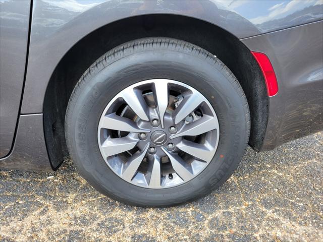 used 2021 Chrysler Pacifica Hybrid car, priced at $22,987