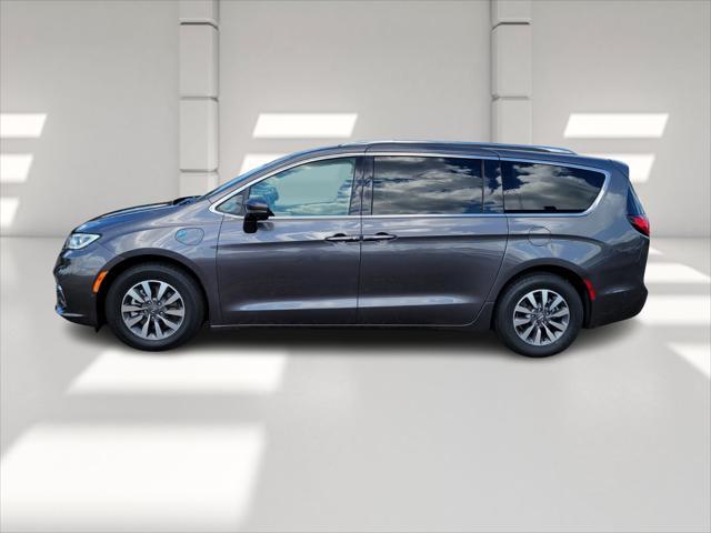 used 2021 Chrysler Pacifica Hybrid car, priced at $22,987