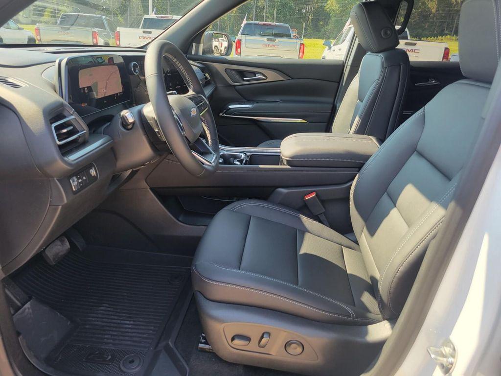 new 2026 Chevrolet Traverse car, priced at $43,600