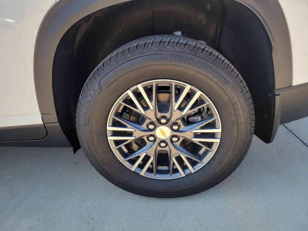 new 2026 Chevrolet Traverse car, priced at $43,600