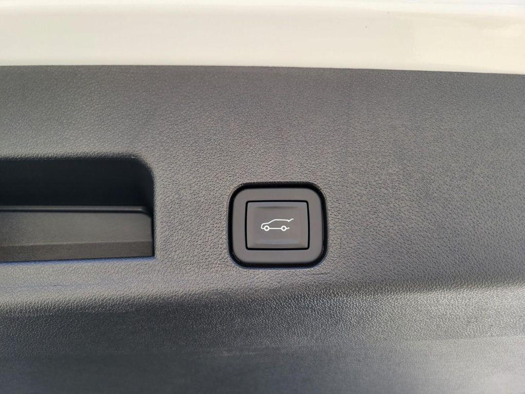 new 2026 Chevrolet Traverse car, priced at $43,600