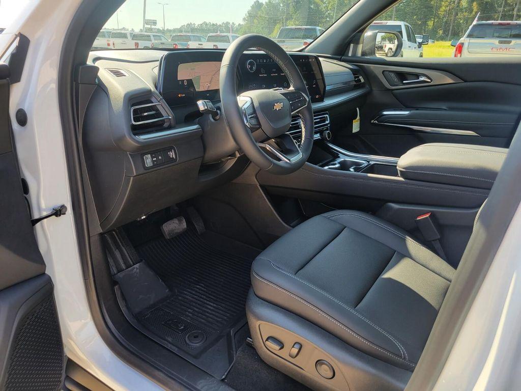 new 2026 Chevrolet Traverse car, priced at $43,600