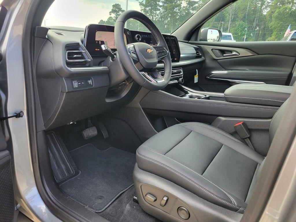 new 2026 Chevrolet Traverse car, priced at $43,600