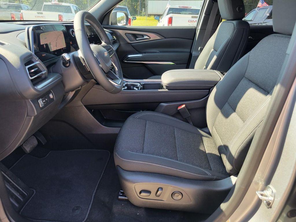new 2026 Chevrolet Traverse car, priced at $40,825