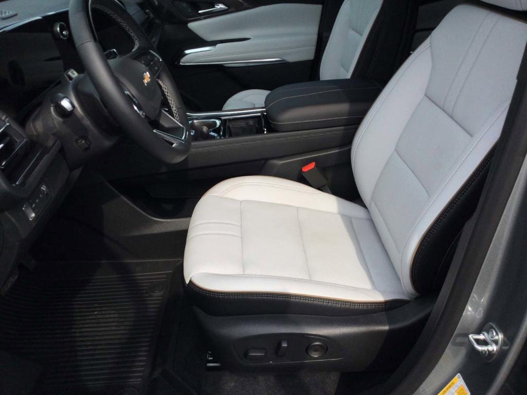 new 2025 Chevrolet Traverse car, priced at $56,995