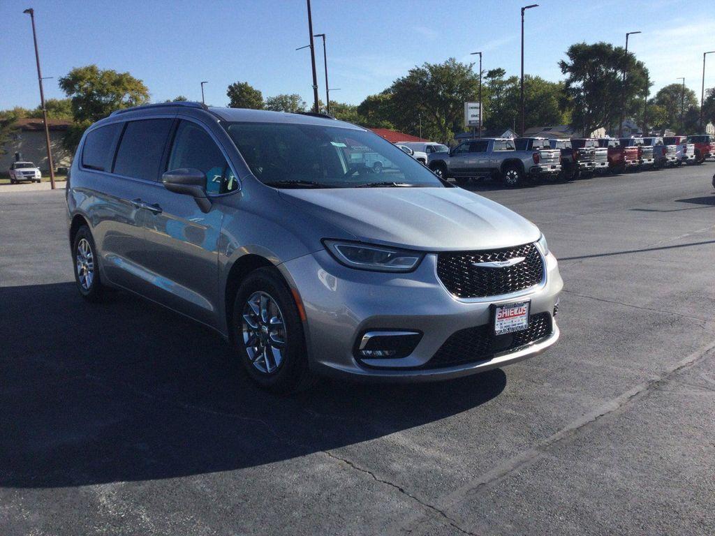 used 2021 Chrysler Pacifica car, priced at $14,995