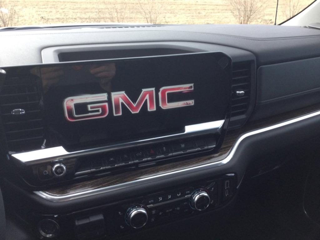 new 2025 GMC Sierra 1500 car, priced at $51,405