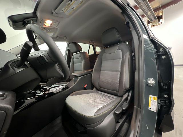new 2025 Chevrolet Trax car