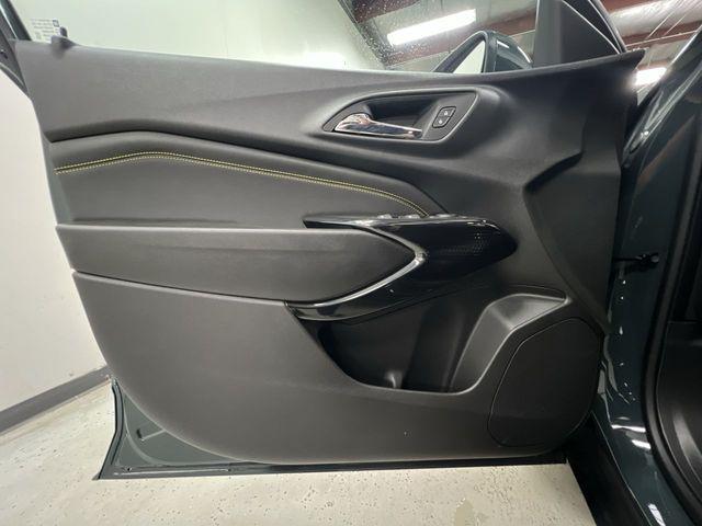 new 2025 Chevrolet Trax car