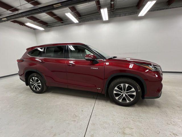used 2020 Toyota Highlander Hybrid car, priced at $26,490