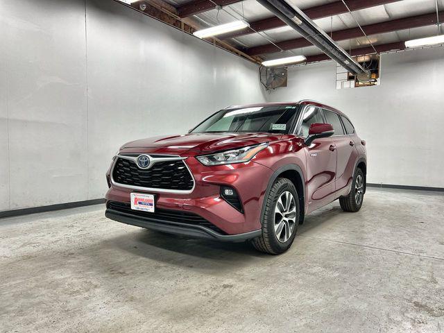 used 2020 Toyota Highlander Hybrid car, priced at $26,490
