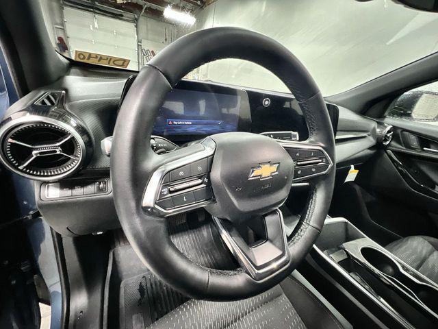 new 2025 Chevrolet Equinox car, priced at $30,318