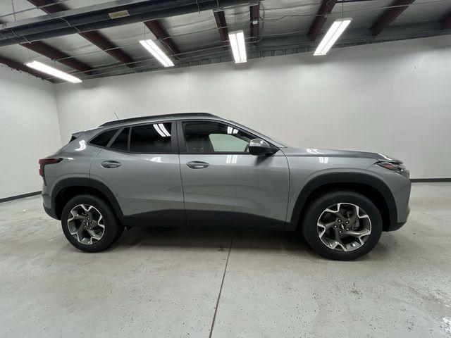 new 2025 Chevrolet Trax car, priced at $25,303