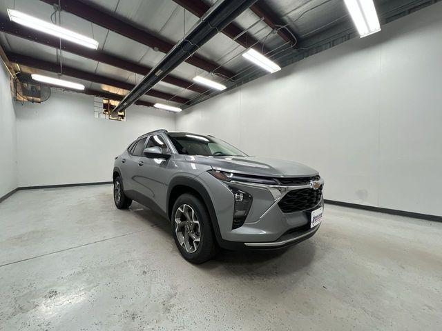 new 2025 Chevrolet Trax car, priced at $25,303